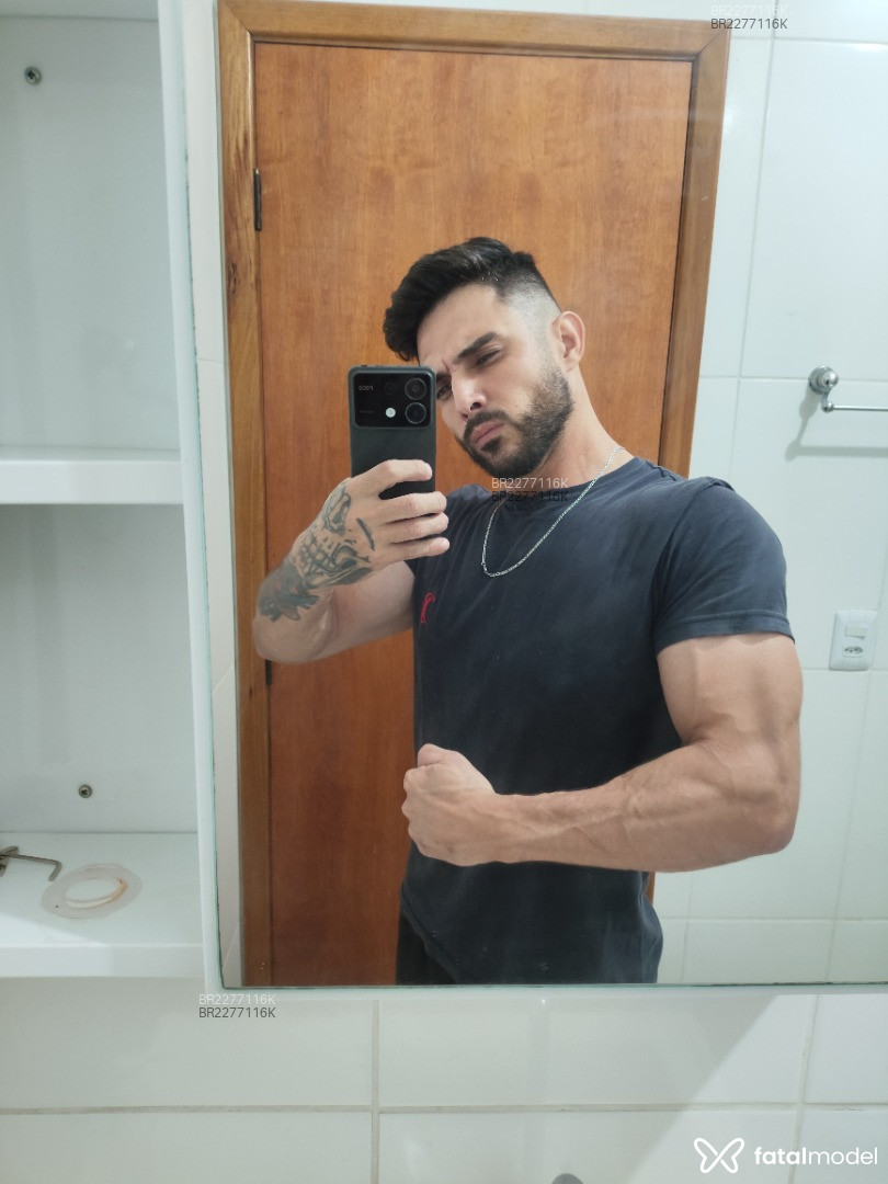 Acompanhante homem com cabelo castanho de olhos castanhos - Bruno Rocha