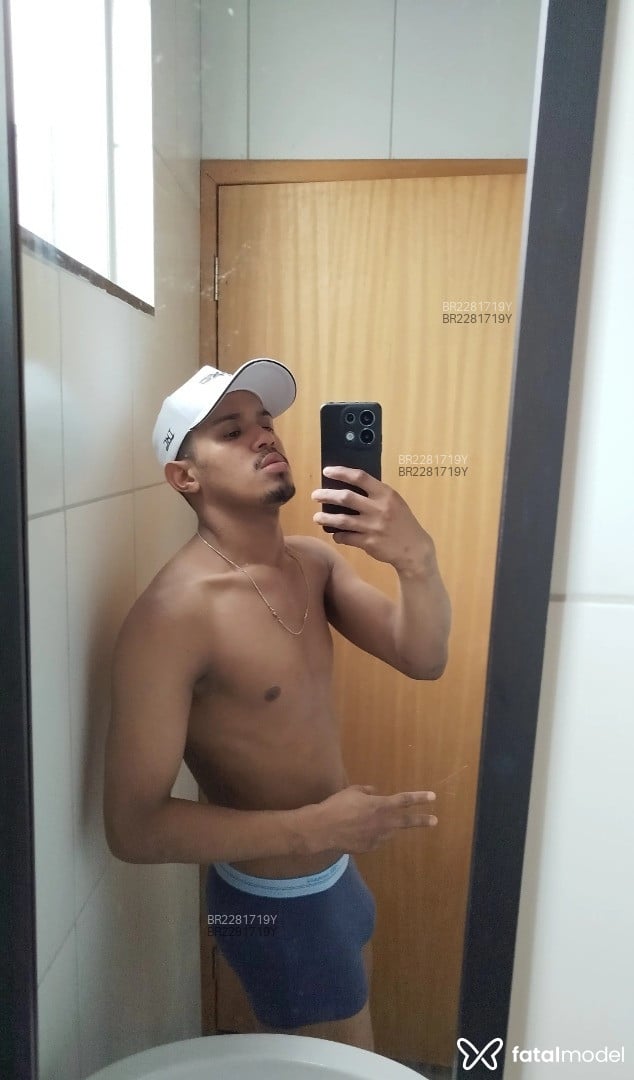Acompanhante homem morena (o) de olhos pretos em Goiânia - Michel