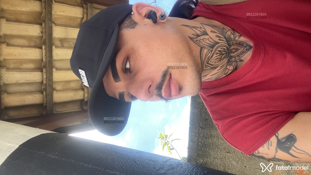 Acompanhante homem com cabelo castanho de olhos castanhos em Balneário Camboriú - Rafael