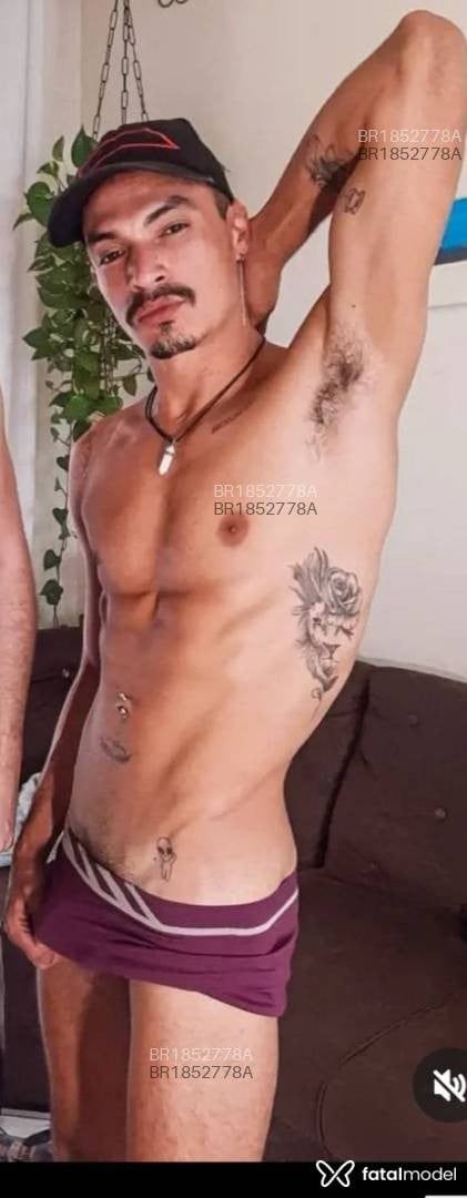 Acompanhante homem com cabelo castanho de olhos castanhos - jrtoy
