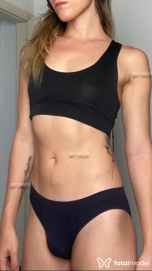Acompanhante mulher trans loira (o) de olhos castanhos em Araraquara - Libra