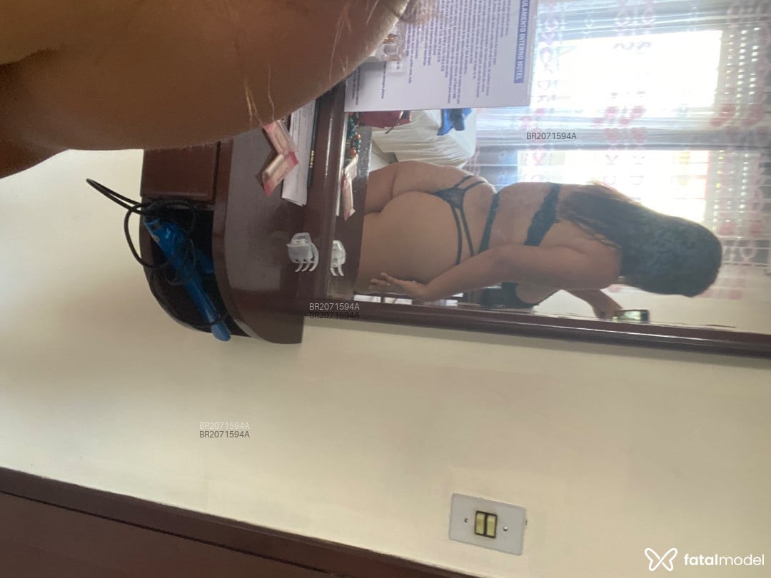 Acompanhante mulher loira (o) de olhos castanhos em Virtual - Valéria