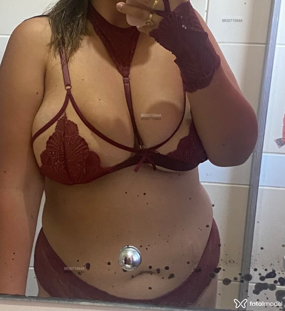 Acompanhante mulher loira (o) de olhos castanhos em Virtual - Valéria