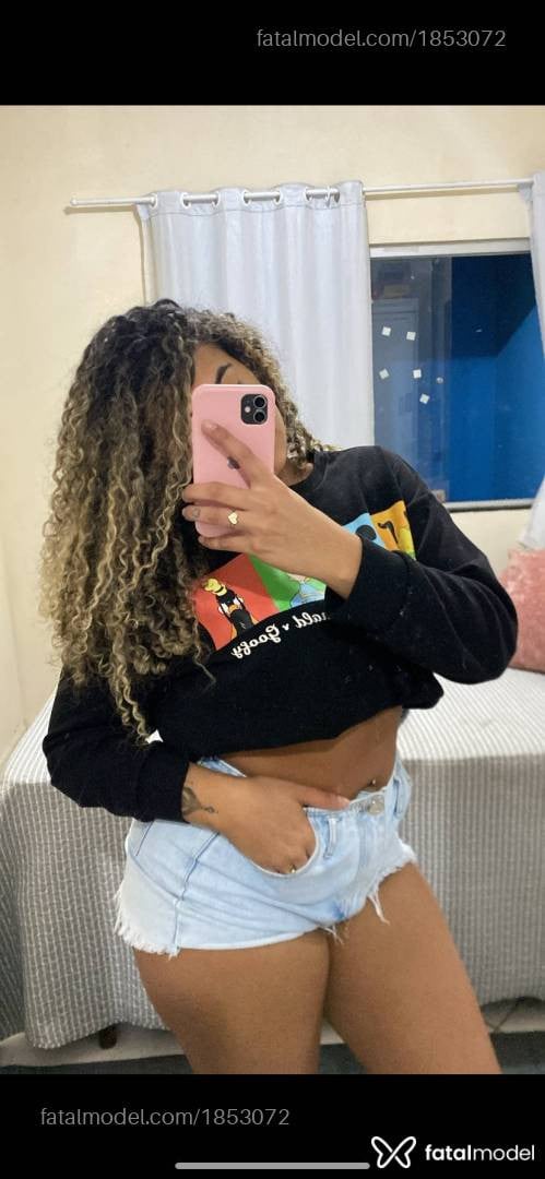 Acompanhante mulher loira (o) de olhos castanhos em Linhares - Beatriz