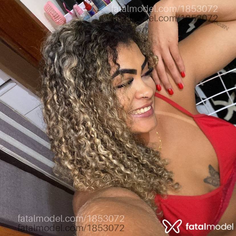 Acompanhante mulher loira (o) de olhos castanhos - Beatriz