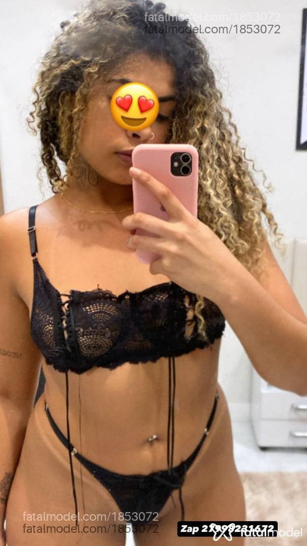 Acompanhante mulher loira (o) de olhos castanhos - Beatriz