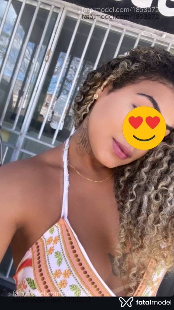 Acompanhante mulher loira (o) de olhos castanhos - Beatriz