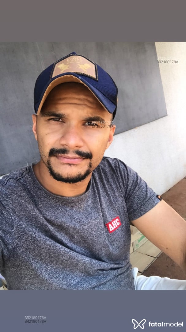 Acompanhante homem morena (o) de olhos castanhos - Vitinho