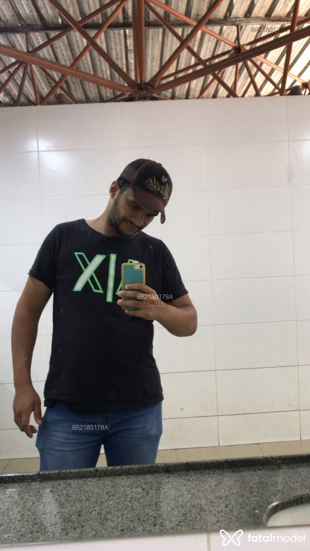 Acompanhante homem morena (o) de olhos castanhos - Vitinho