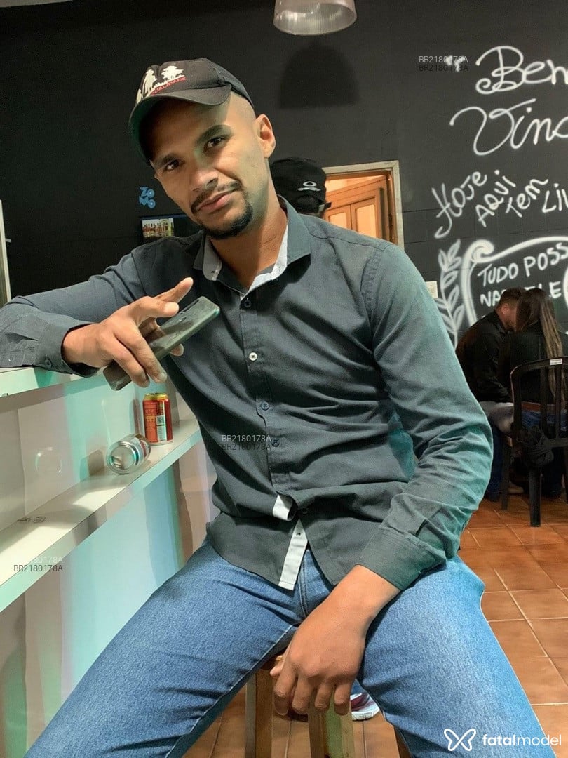 Acompanhante homem morena (o) de olhos castanhos - Vitinho