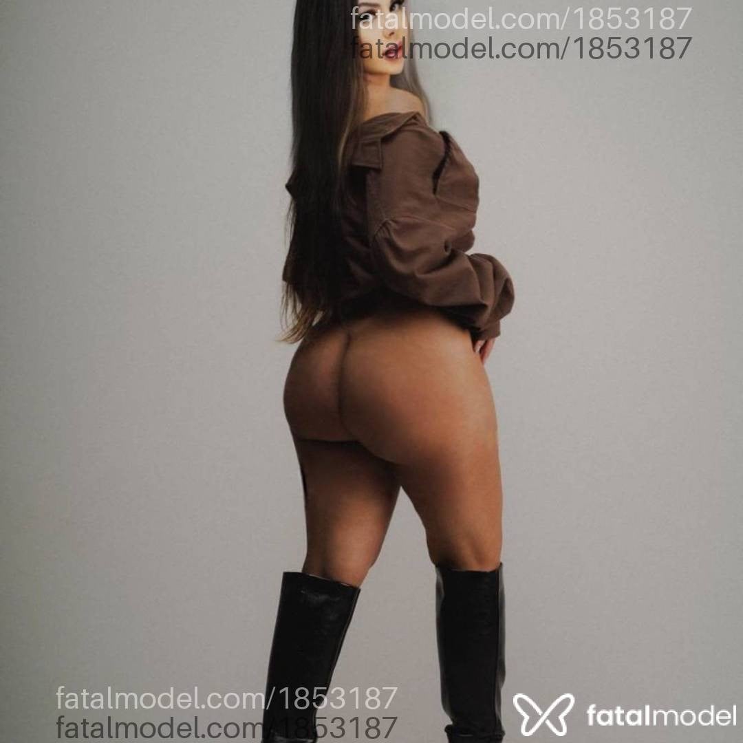 Acompanhante mulher morena (o) de olhos pretos - Iza