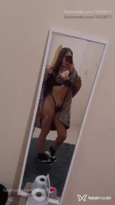 Acompanhante mulher com cabelo castanho de olhos verdes em Tubarão - Emanuelly