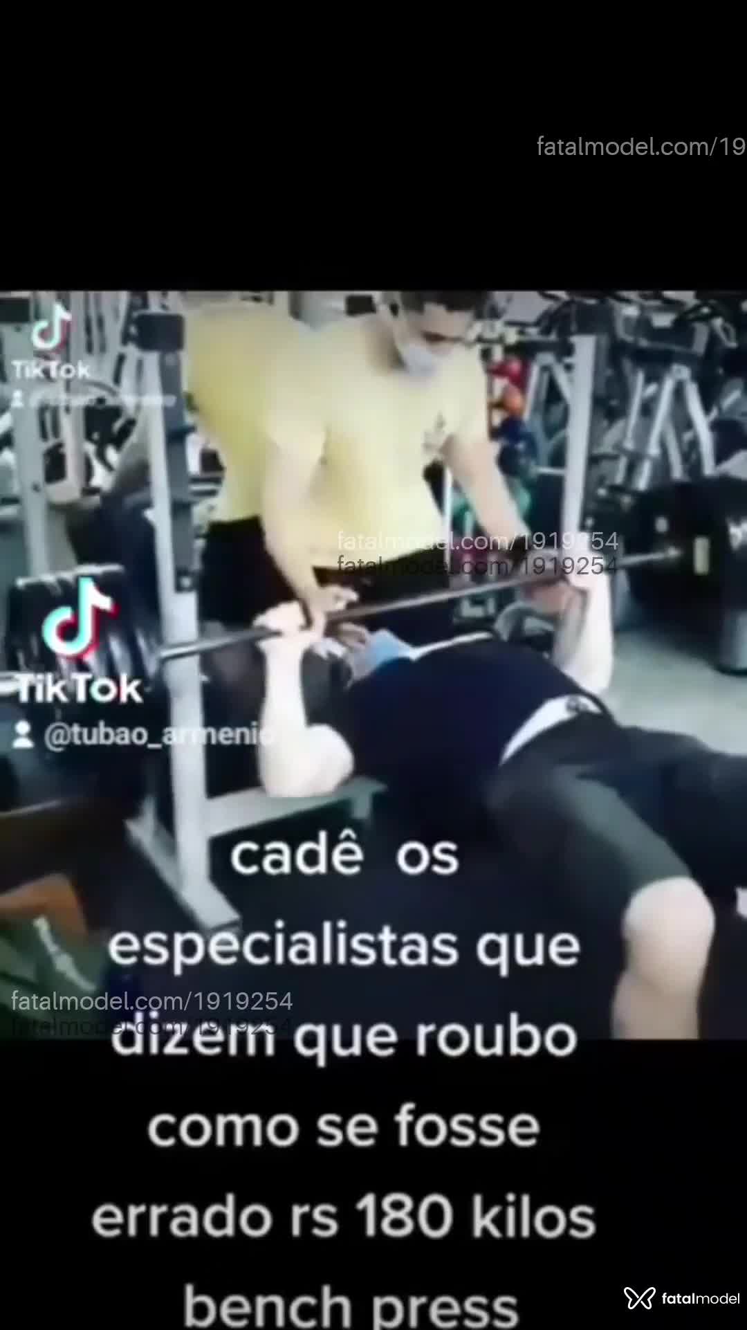 Acompanhante homem com cabelo castanho de olhos mel em Virtual Acompanhante homem com cabelo castanho de olhos mel em Virtual - Personalsarado