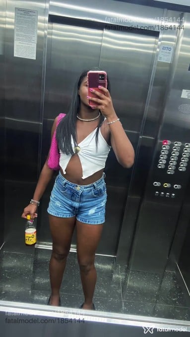 Acompanhante mulher morena (o) de olhos castanhos em Rio de Janeiro - Luana