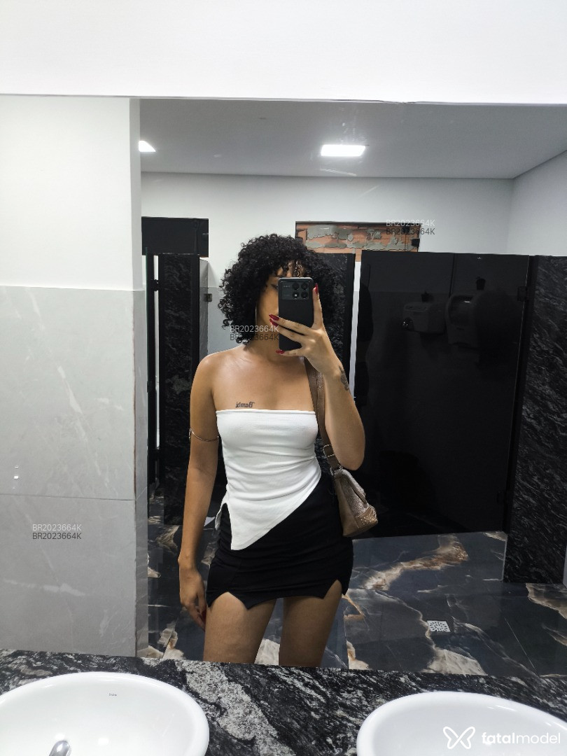 Acompanhante mulher com cabelo castanho de olhos castanhos em Virtual - Nina Sarttori