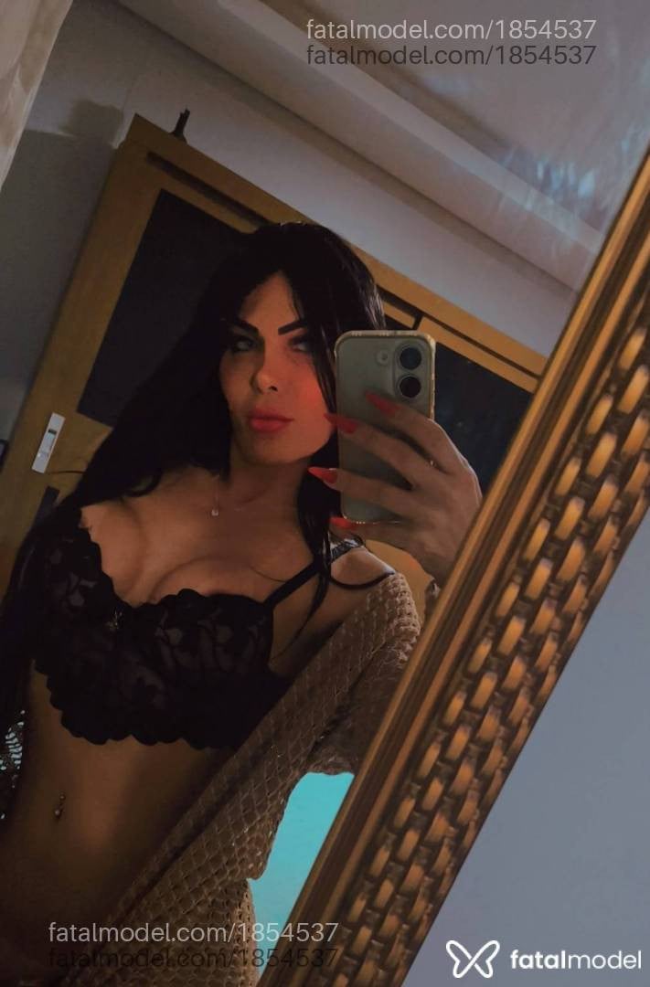 Acompanhante mulher trans morena (o) de olhos verdes em Jataí - Loren