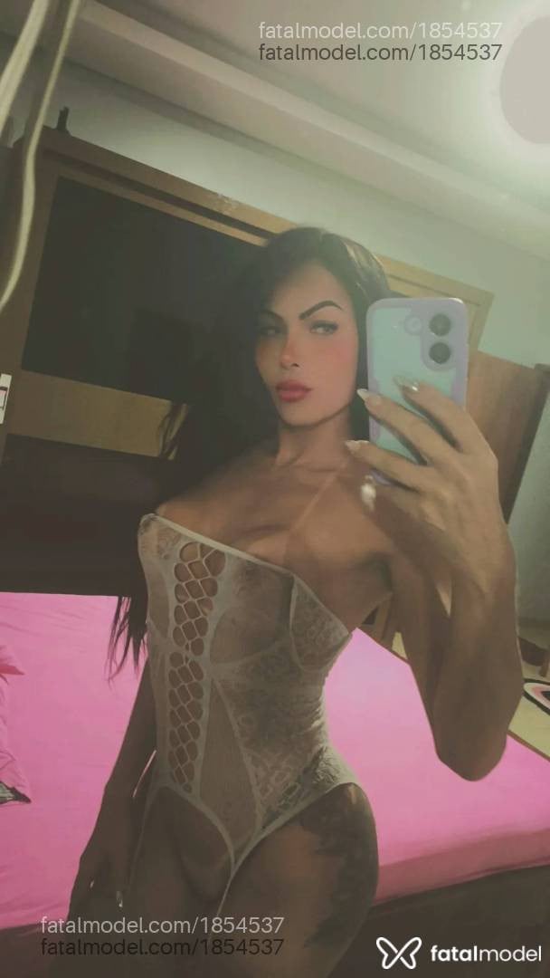 Acompanhante mulher trans morena (o) de olhos verdes - Loren