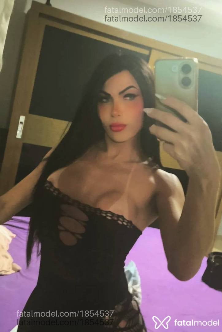 Acompanhante mulher trans morena (o) de olhos verdes - Loren