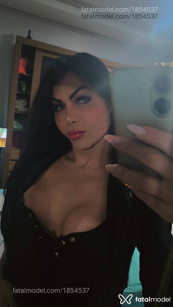 Acompanhante mulher trans morena (o) de olhos verdes - Loren
