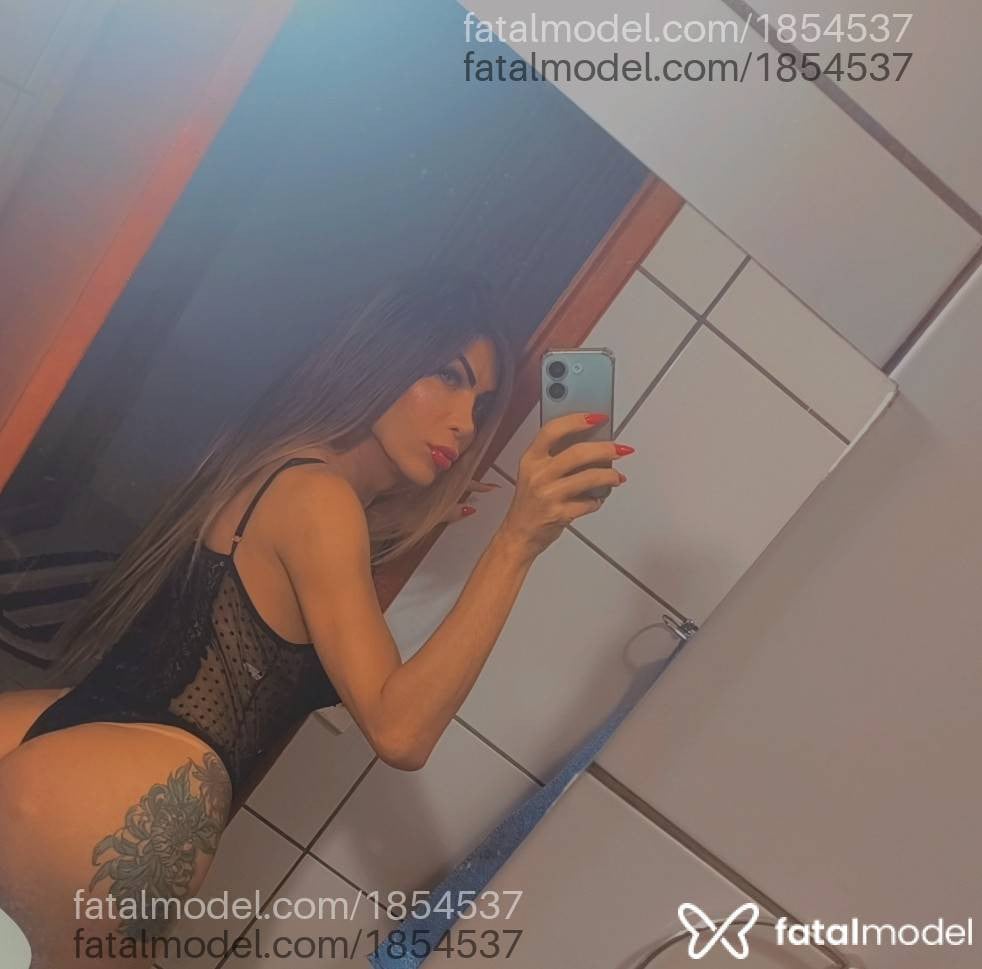 Acompanhante mulher trans morena (o) de olhos verdes - Loren
