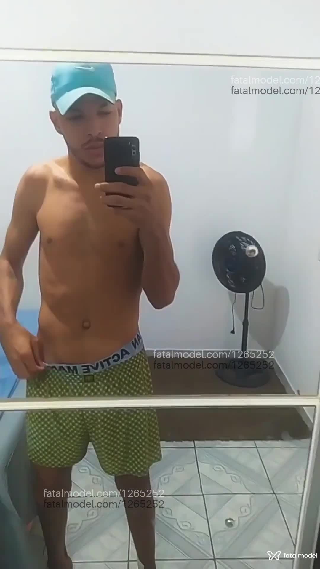 Acompanhante homem morena (o) de olhos castanhos - Seudesejo Acompanhante homem morena (o) de olhos castanhos - Seudesejo