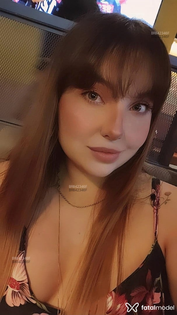 Acompanhante mulher com cabelo colorido de olhos verdes em Cascavel Acompanhante mulher com cabelo colorido de olhos verdes em Cascavel - Lara Sophia