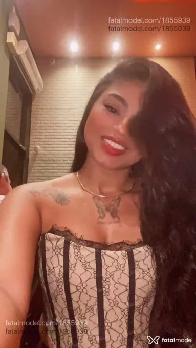 Acompanhante mulher morena (o) de olhos pretos - Jasmim Acompanhante mulher morena (o) de olhos pretos - Jasmim
