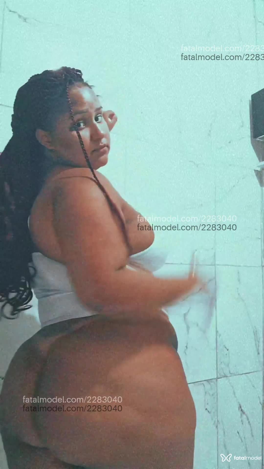 Acompanhante mulher morena (o) de olhos mel em Virtual Acompanhante mulher morena (o) de olhos mel em Virtual - Luisa