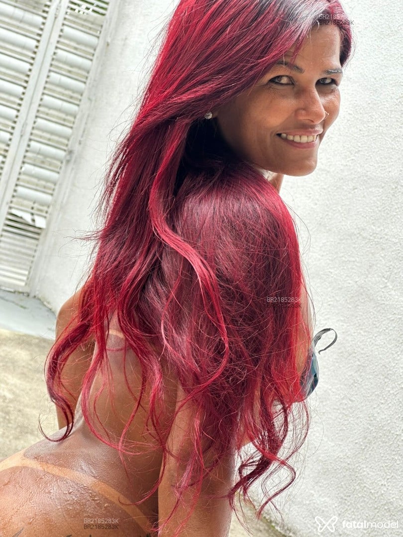 Acompanhante mulher ruiva (o) de olhos castanhos - Eduarda