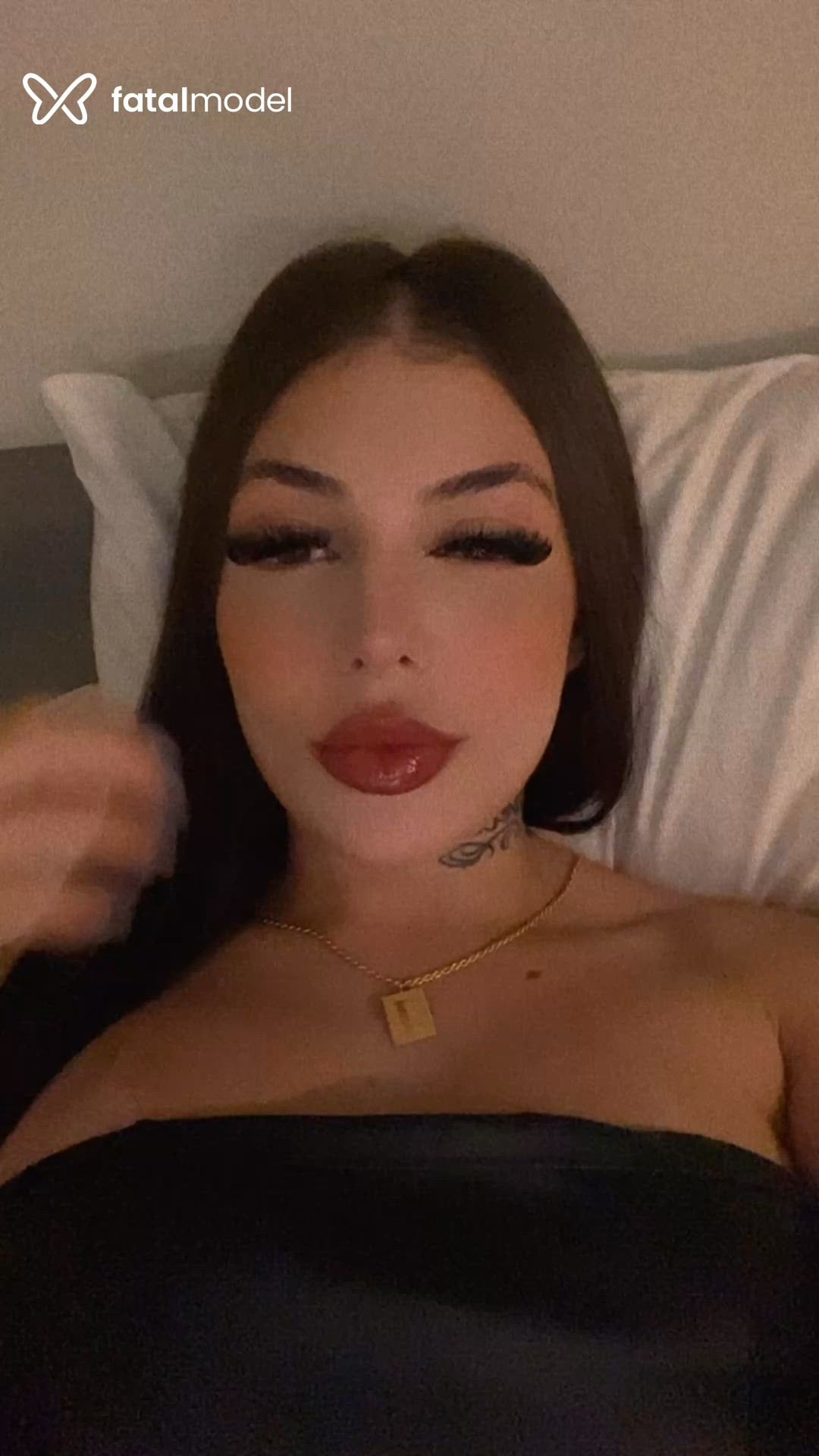 Acompanhante mulher com cabelo castanho de olhos castanhos - Mirella Bitencourt