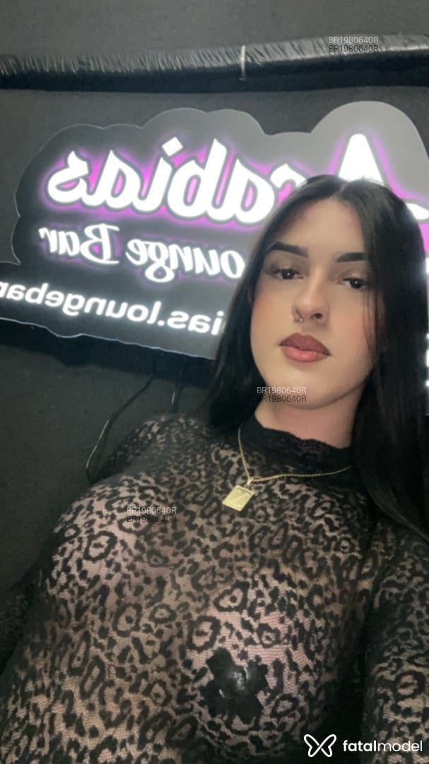 Acompanhante mulher trans com cabelo castanho de olhos castanhos em Guarujá Acompanhante mulher trans com cabelo castanho de olhos castanhos em Guarujá - Naty Silva