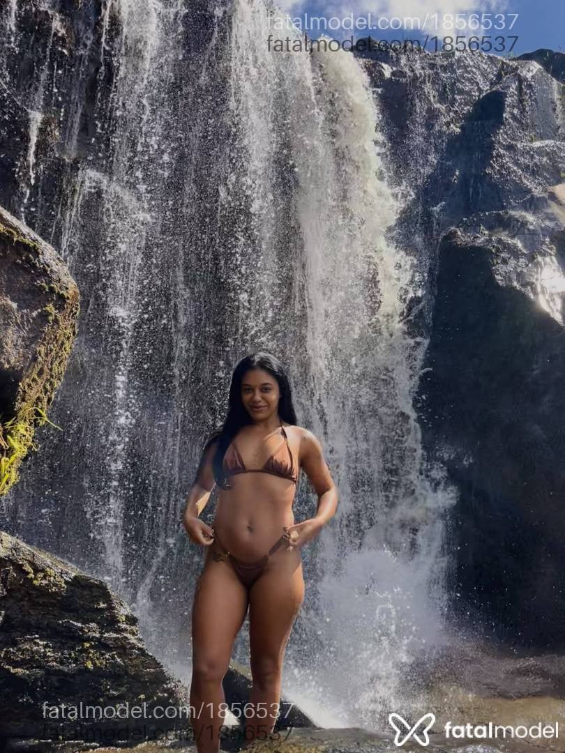 Acompanhante mulher morena (o) de olhos castanhos - Aline Herrera