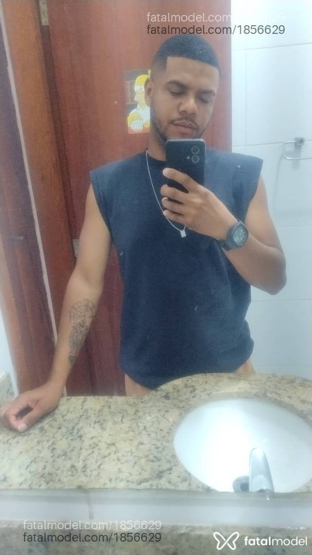 Acompanhante homem morena (o) de olhos pretos - Eletricista