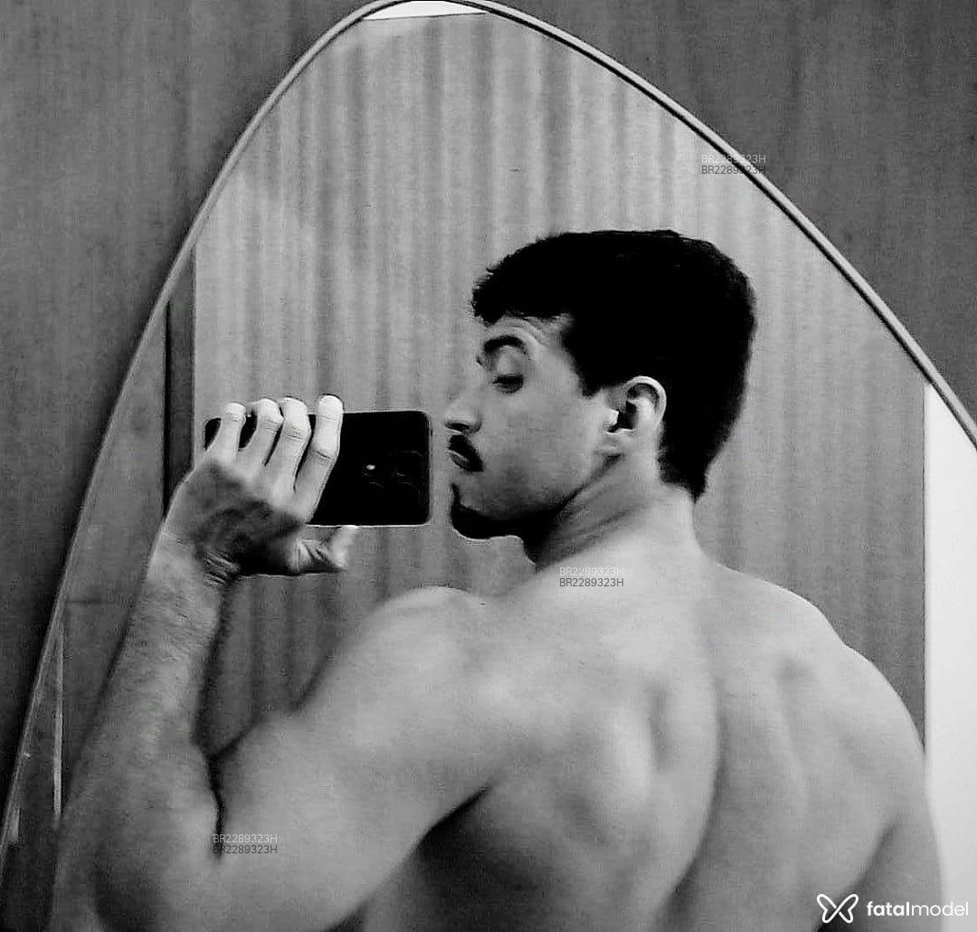 Acompanhante homem com cabelo castanho de olhos castanhos - Joseph Acompanhante homem com cabelo castanho de olhos castanhos - Joseph