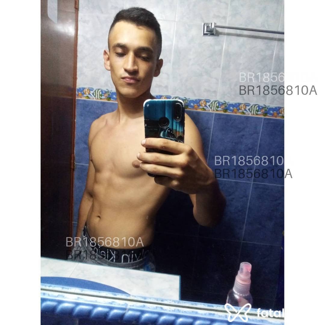 Acompanhante homem com cabelo castanho de olhos castanhos em Valparaíso de Goiás Acompanhante homem com cabelo castanho de olhos castanhos em Valparaíso de Goiás - Camilo