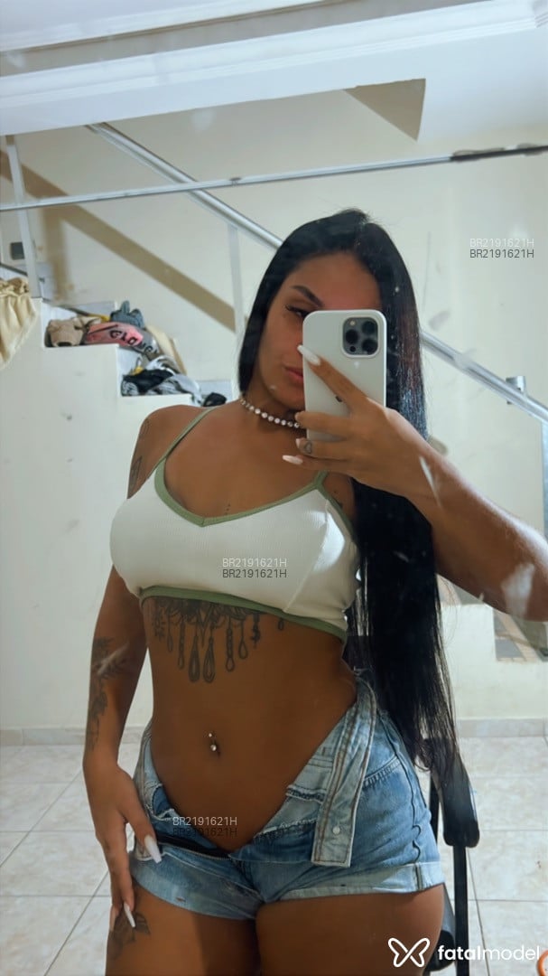 Acompanhante mulher morena (o) de olhos pretos - Julia