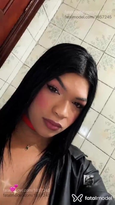 Acompanhante não-binário morena (o) de olhos castanhos em Porto Velho - Yara Albuquerque
