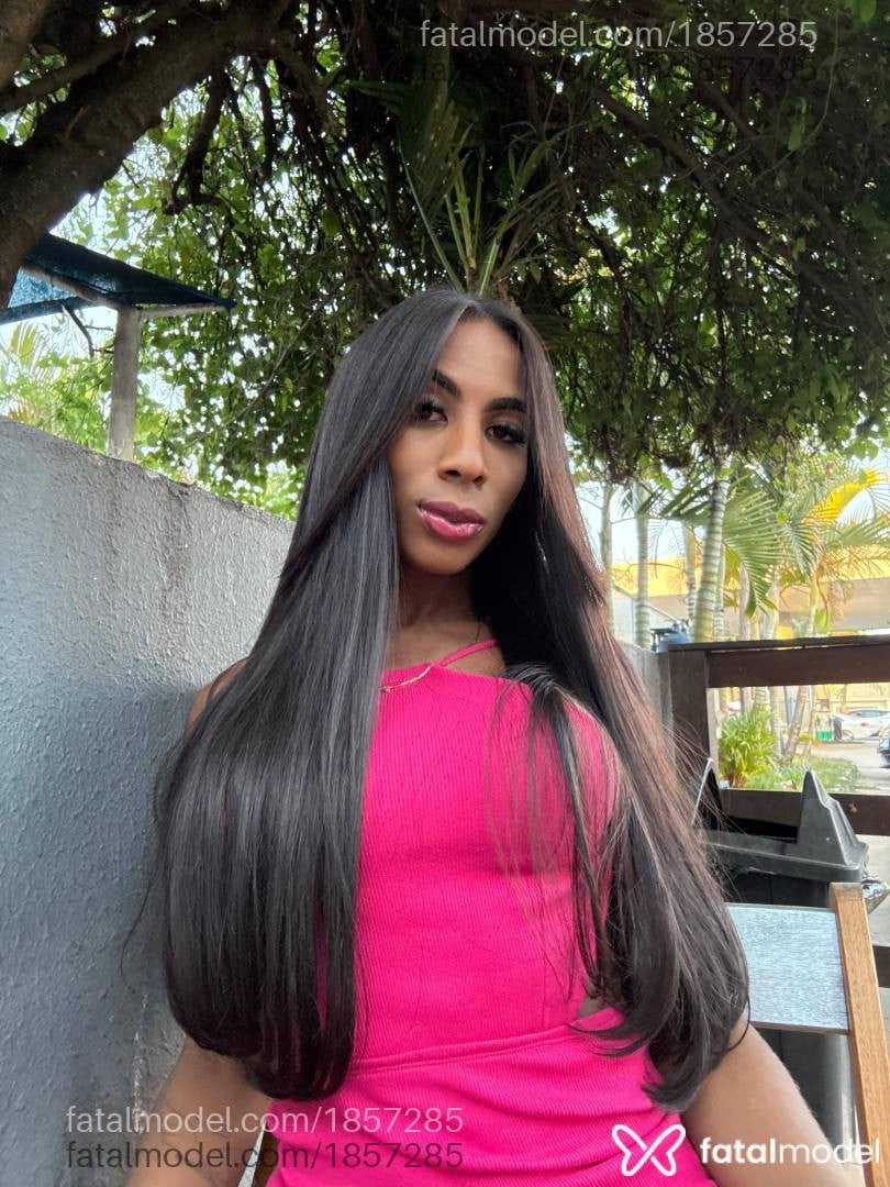 Acompanhante mulher trans com cabelo castanho de olhos mel em Aracaju Acompanhante mulher trans com cabelo castanho de olhos mel em Aracaju - Bianca Rodrigues