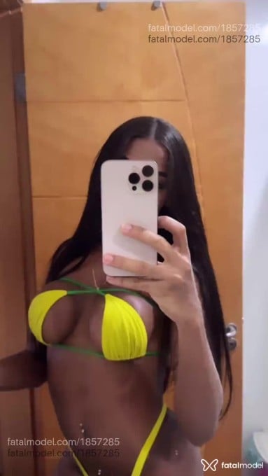 Acompanhante mulher trans com cabelo castanho de olhos mel em Brasília - Bianca Rodrigues