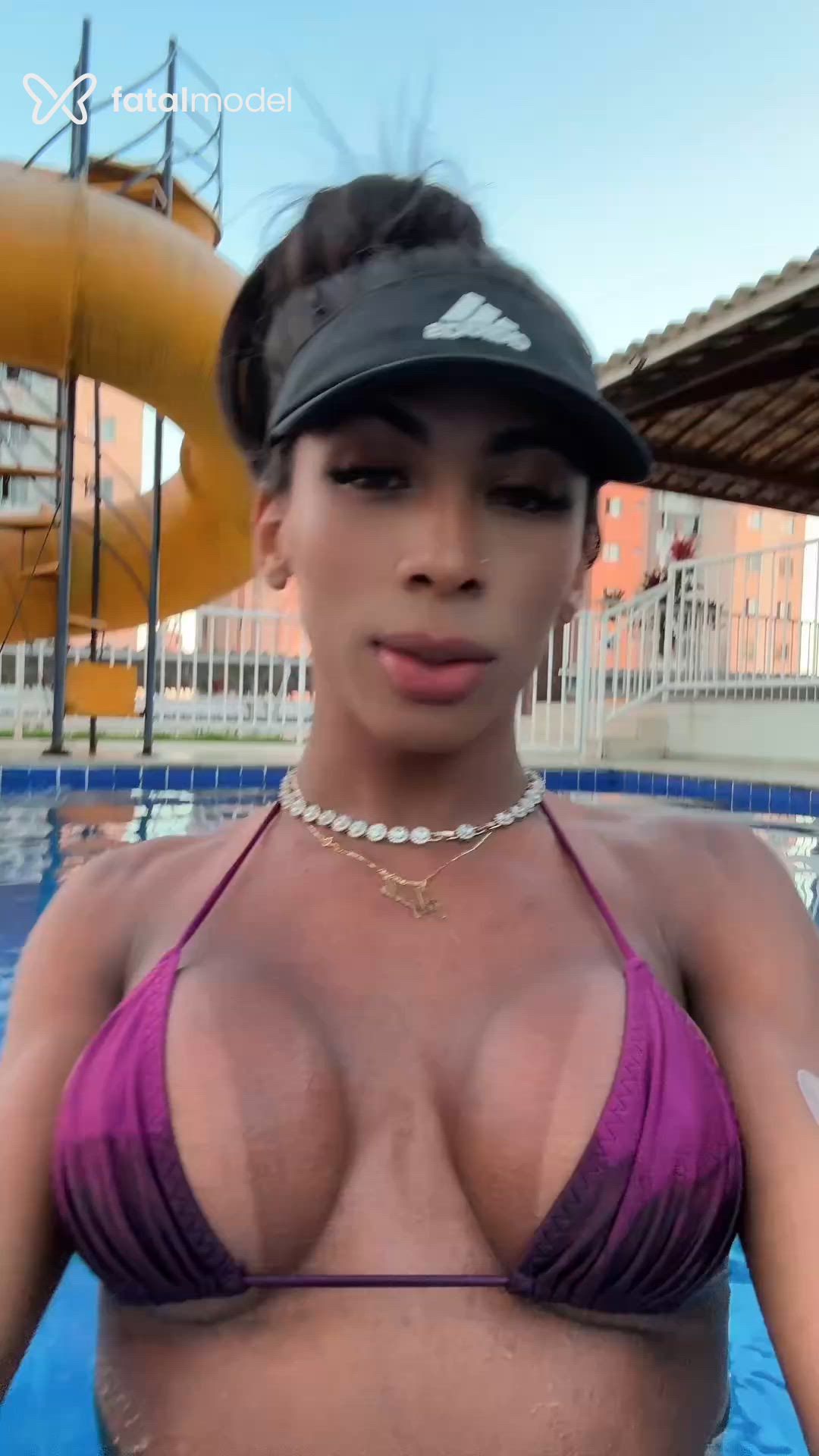 Acompanhante mulher trans com cabelo castanho de olhos mel em Aracaju Acompanhante mulher trans com cabelo castanho de olhos mel em Aracaju - Bianca Rodrigues