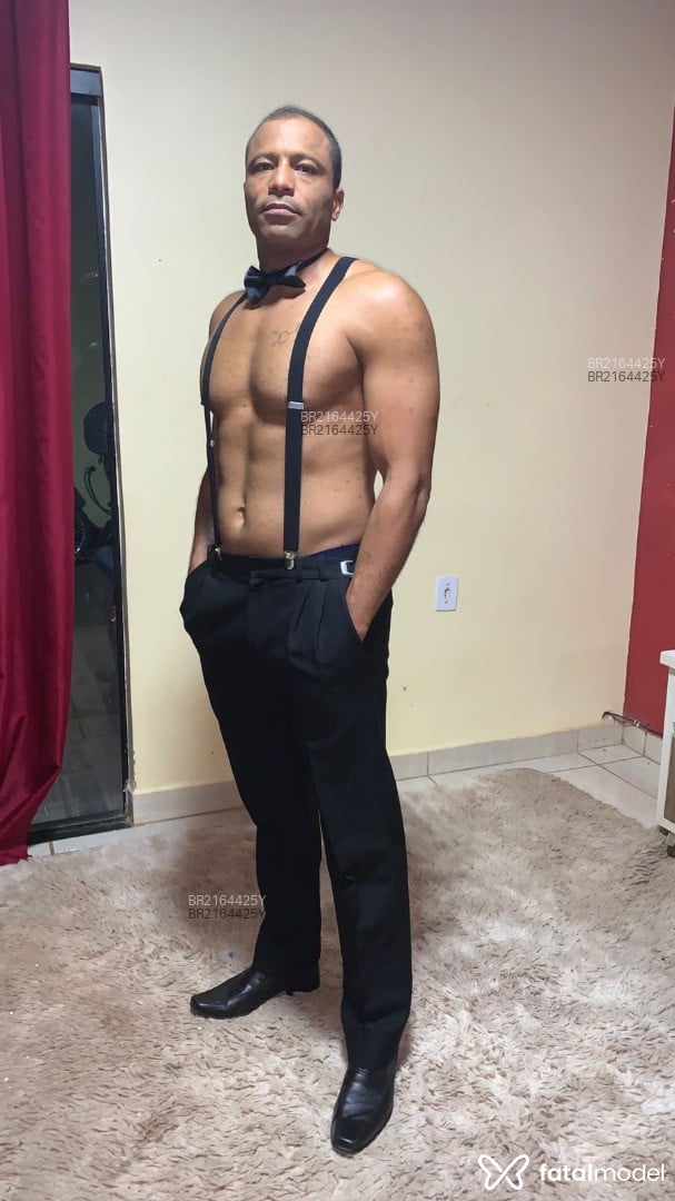 Acompanhante homem morena (o) de olhos castanhos - Junior