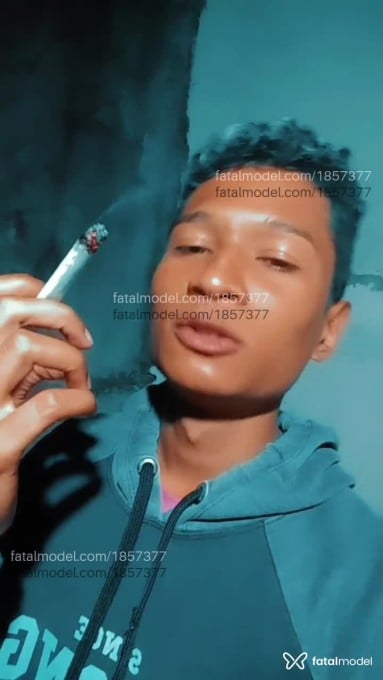 Acompanhante homem morena (o) de olhos pretos - Luna Acompanhante homem morena (o) de olhos pretos - Luna