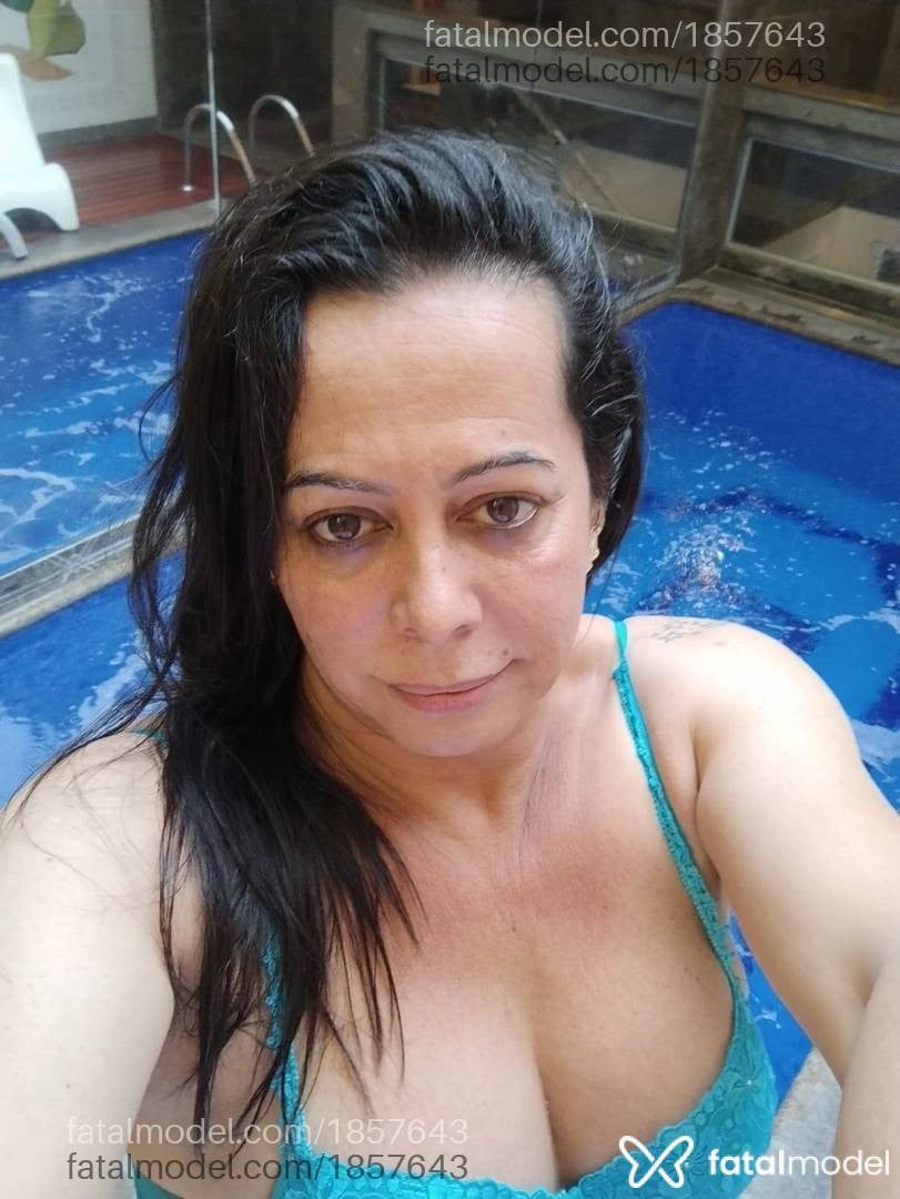 Acompanhante mulher trans com cabelo castanho de olhos castanhos - Regina