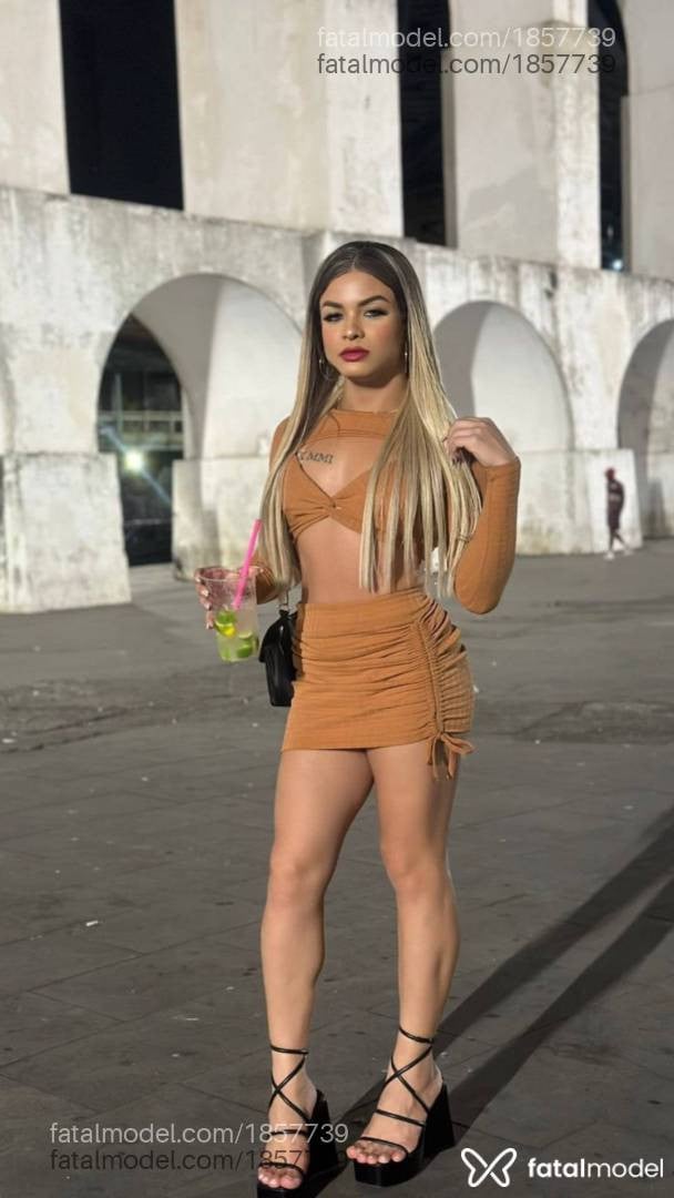 Acompanhante mulher trans com cabelo castanho de olhos castanhos em Rio de Janeiro - Luana