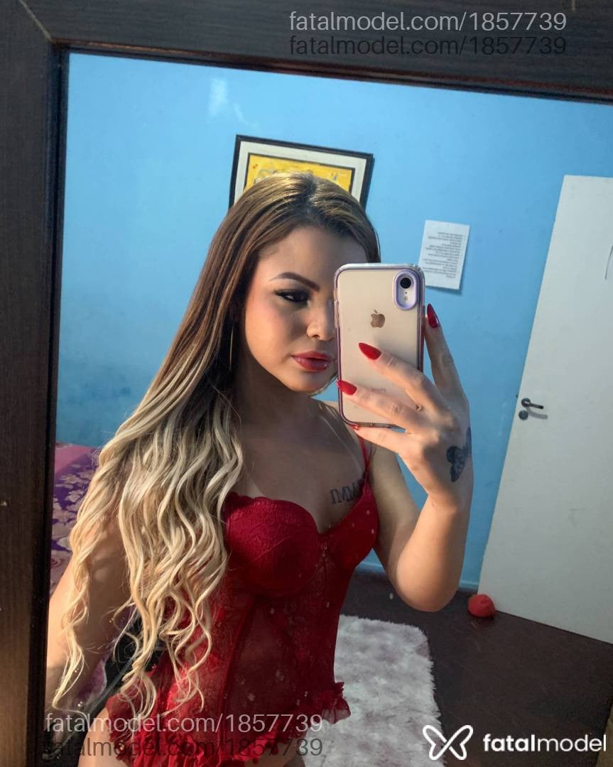 Acompanhante mulher trans loira (o) de olhos castanhos - Luana