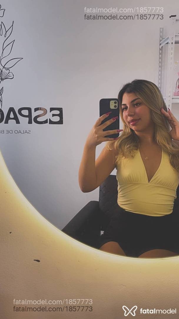 Acompanhante mulher loira (o) de olhos castanhos - Luara