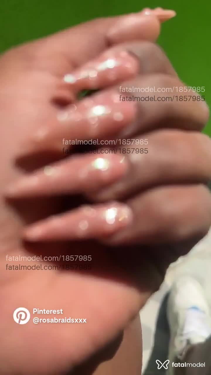Acompanhante mulher com cabelo castanho de olhos mel em São Paulo - Aisha Rosário