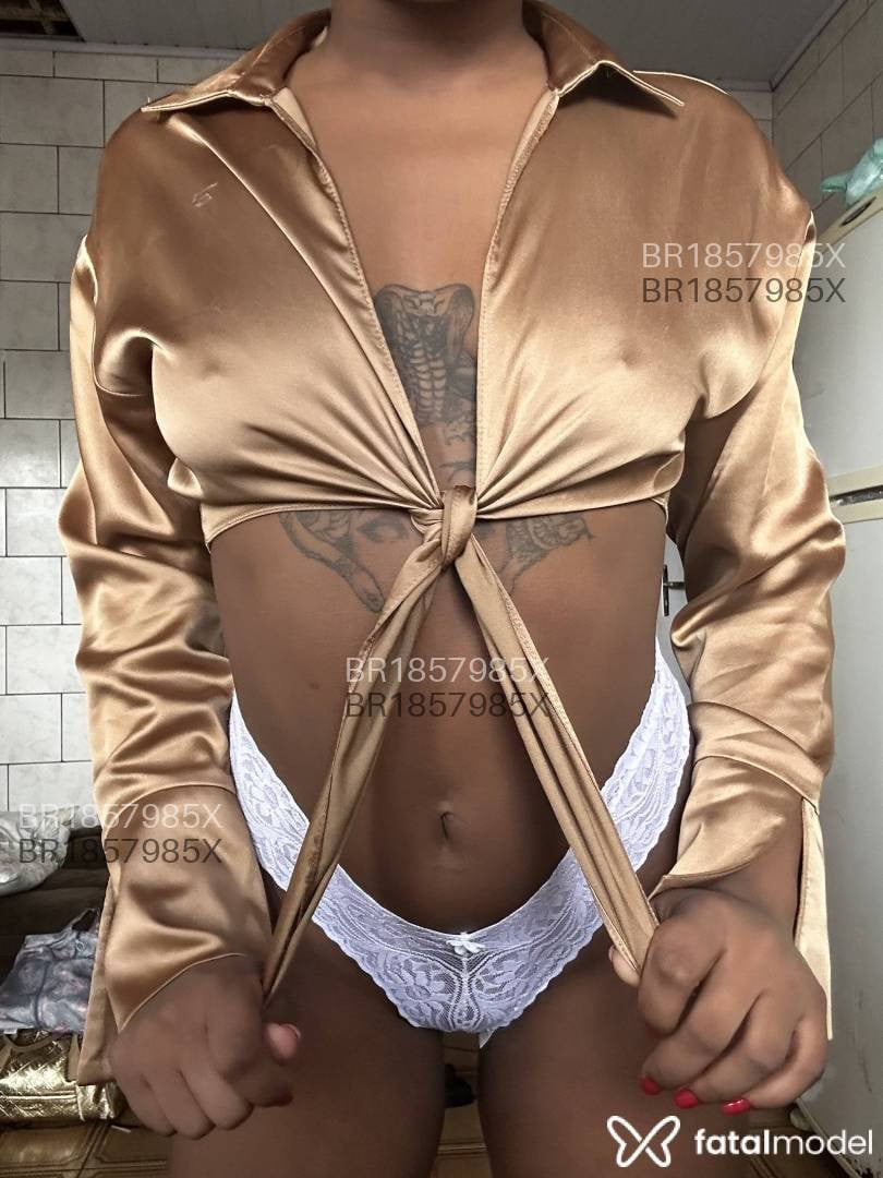 Acompanhante mulher com cabelo castanho de olhos mel em São Paulo - Aisha Rosário