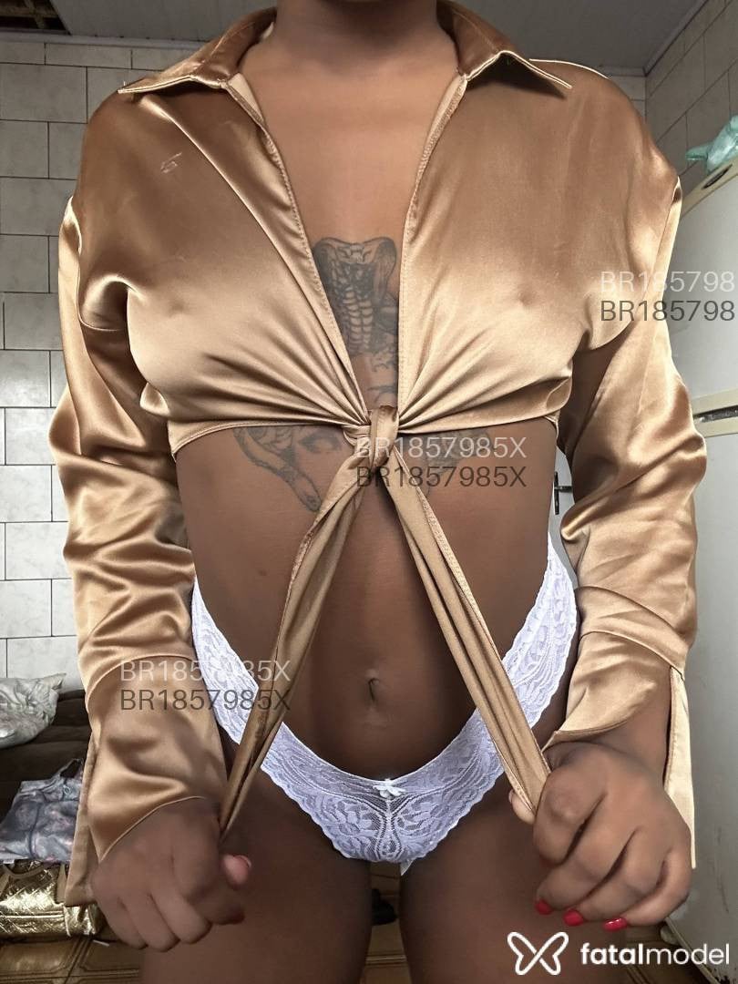 Acompanhante mulher com cabelo castanho de olhos mel em São Paulo - Aisha Rosário
