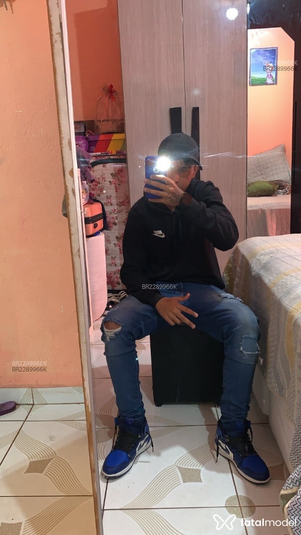 Acompanhante homem morena (o) de olhos pretos em São Paulo - Preto